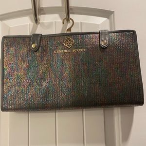 KENDRA SCOTT Iridescent Metallic Jet Set Jewelry Organizer + Bags